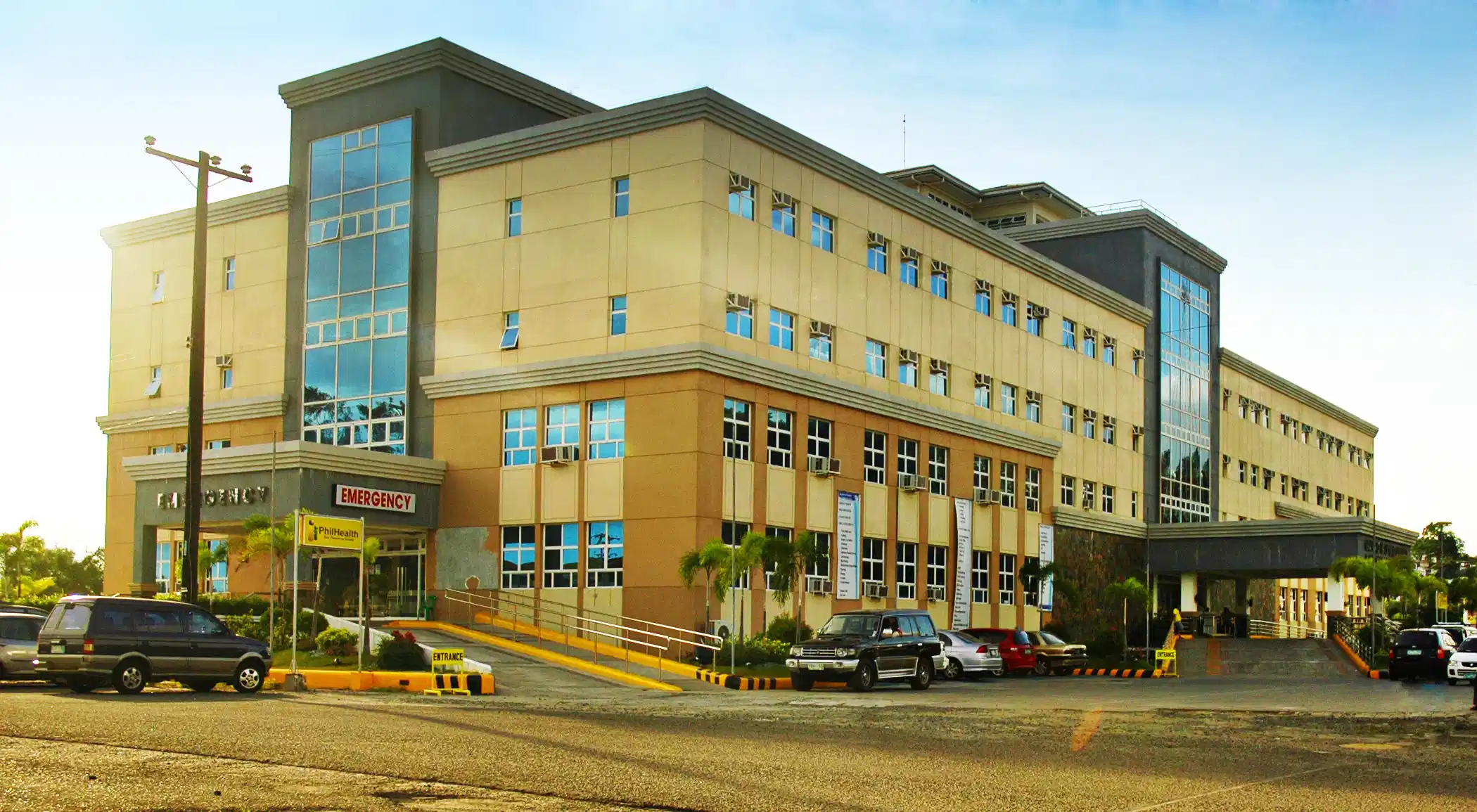 The hospital seen from the corner of the campus, with the Emergency entrance under its own canopy.
